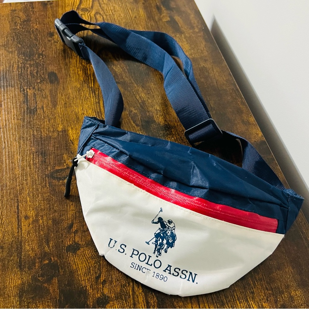 Vintage U.S. Polo Assn. Blue and White Belt Bag with Red Accent - Picture 4 of 9